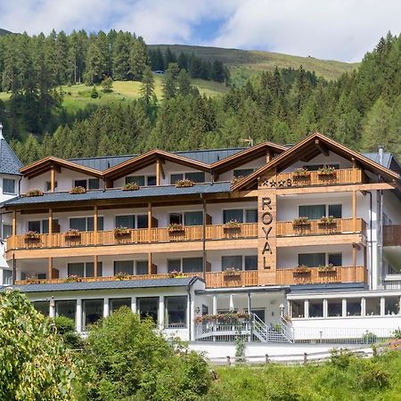 Hotel Royal Und Ferienhaus Annabel Sexten Exterior photo