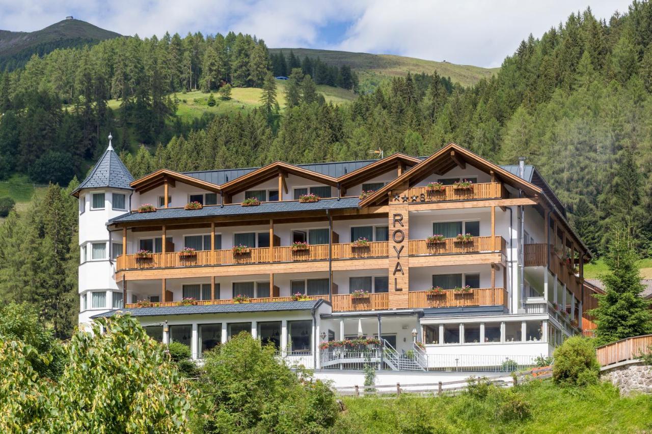 Hotel Royal Und Ferienhaus Annabel Sexten Exterior photo